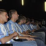 Piłkarze Stomilu Olsztyn rozdawali bilety w kinie