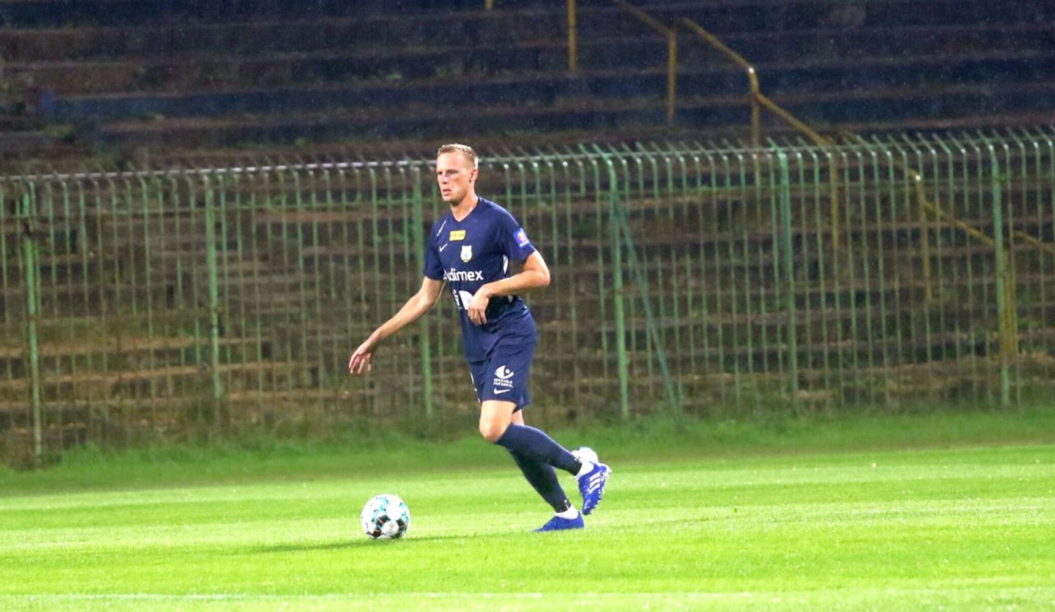 Wiktor Biedrzycki zdobył pierwszą bramkę dla Stomilu, fot. Emil Marecki.