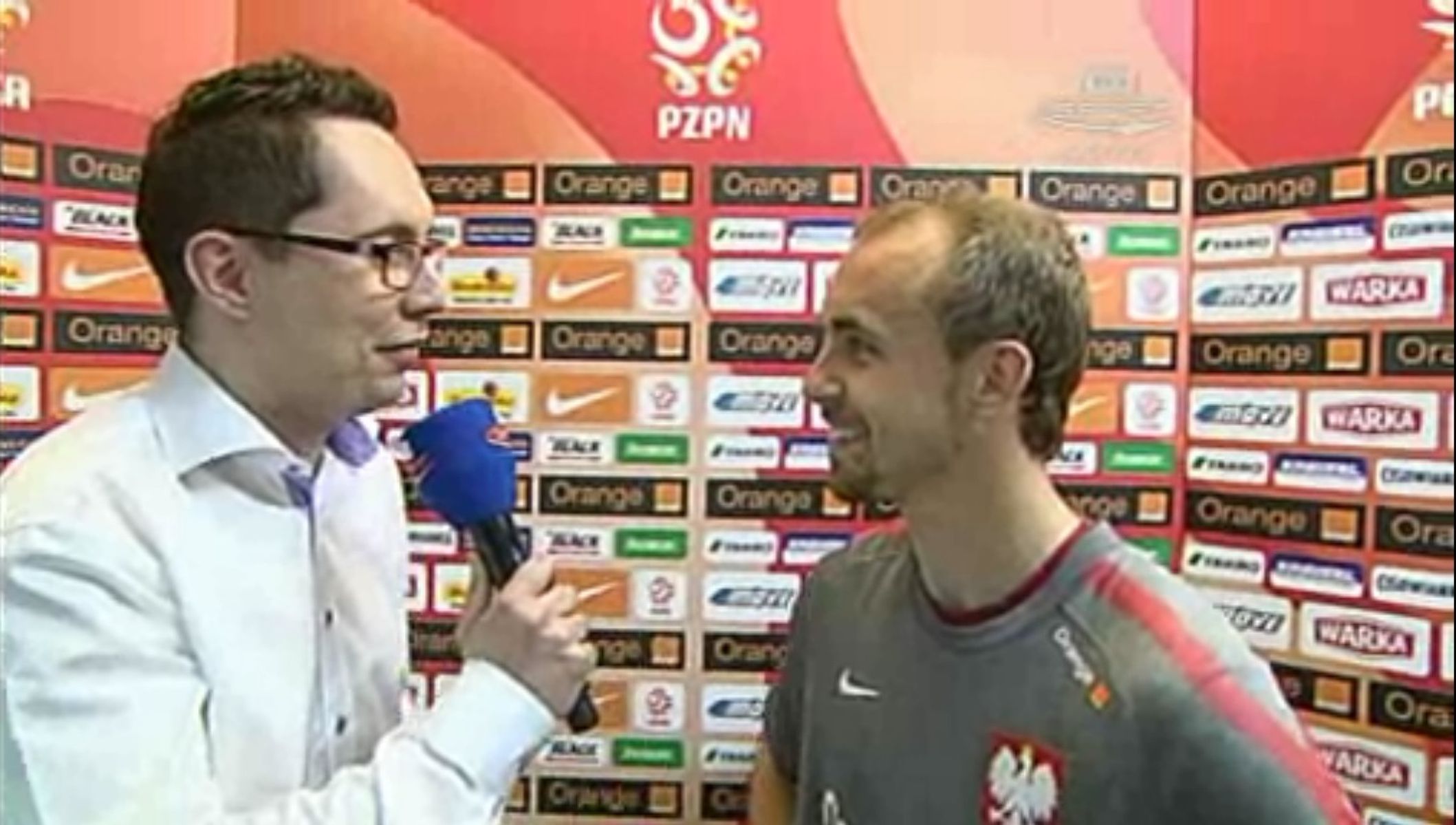Olsztyniak przepytuje olsztyniaka, czyli Maciej Iwański (z lewej) i Adrian Mierzejewski po meczu kadry. Fot. TVP Sport
