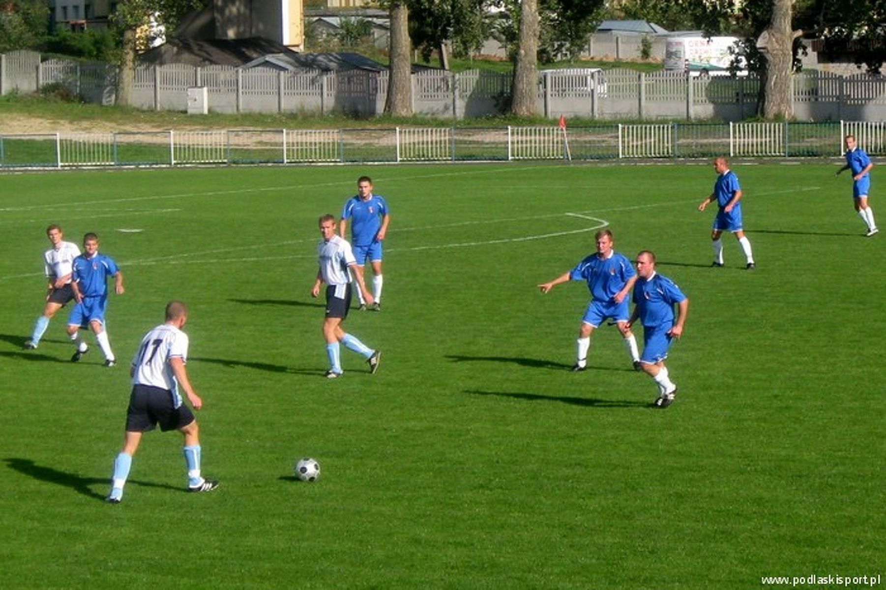 Olimpia Zambrów pewnie wygrała III ligę, ale nie stać jej na grę klasę wyżej Fot. www.podlaskisport.pl