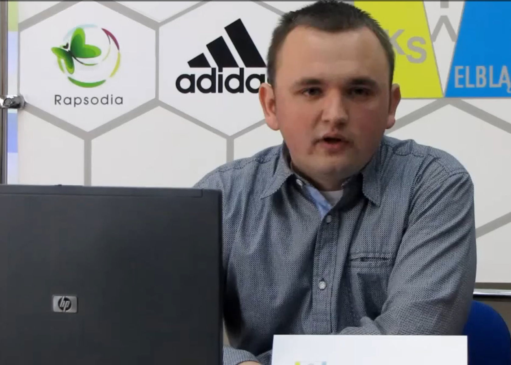 Mateusz Kosiński, specjalista ds. marketingu I-ligowej Olimpii. Fot. youtube.com