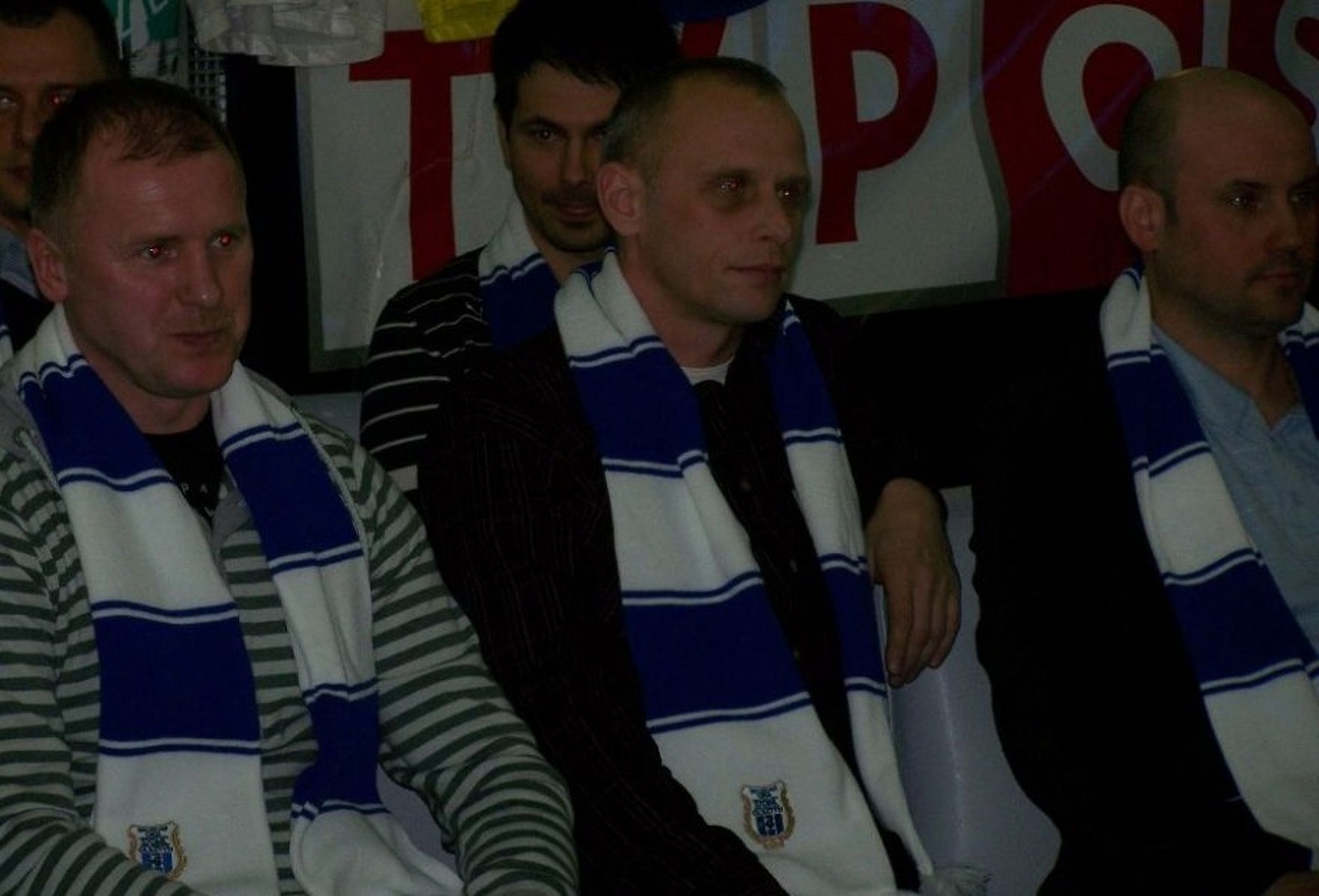 Bogdan Michalewski obok Andrzeja Biedrzyckiego i Czesława Żukowskiego, dawnych kolegów z boiska. Fot. Emil Marecki