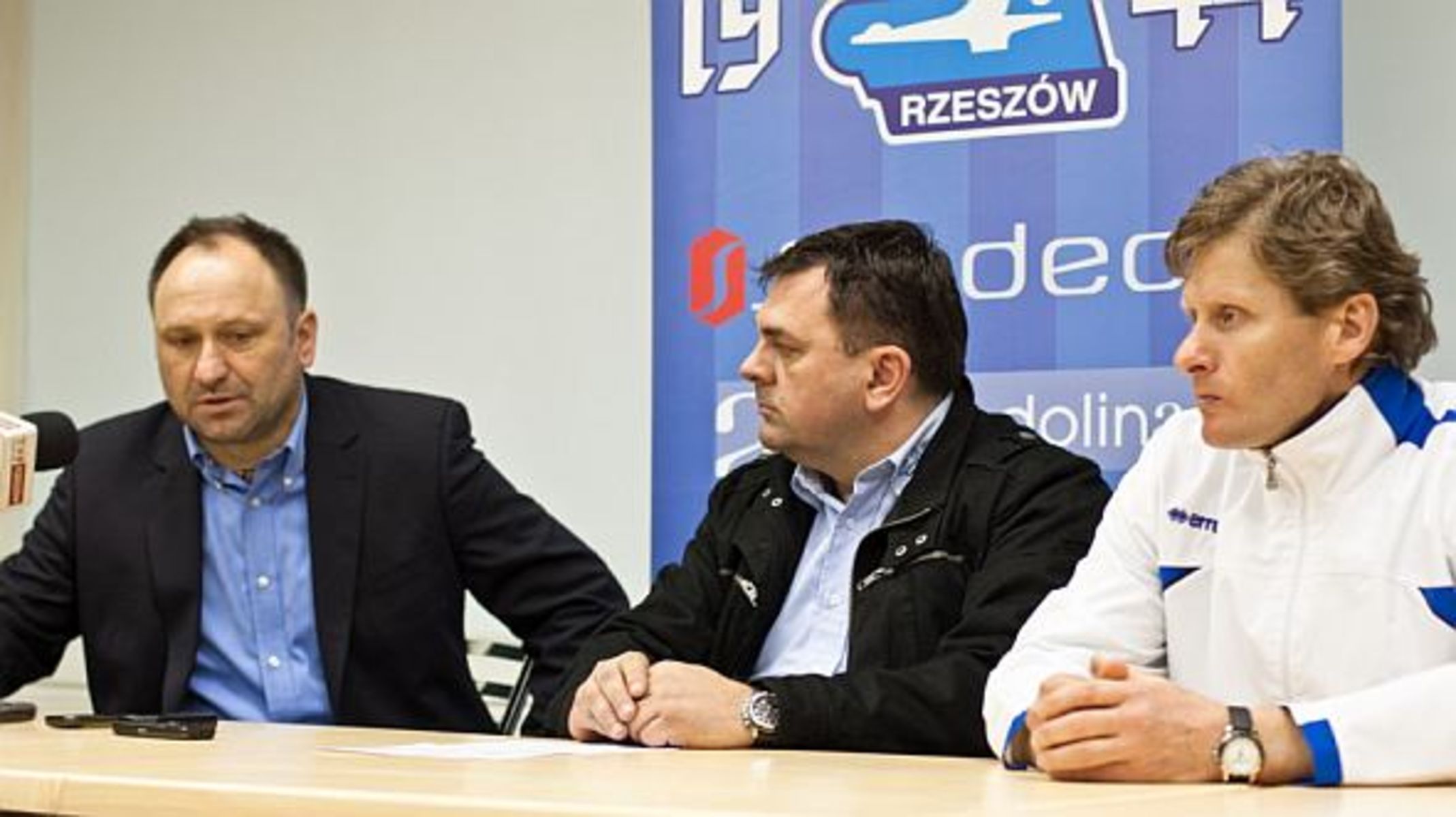 Trener Piotr Zajączkowski (z prawej) po meczu w Rzeszowie nie krył wzburzenia. Fot. stalrzeszow.pl
