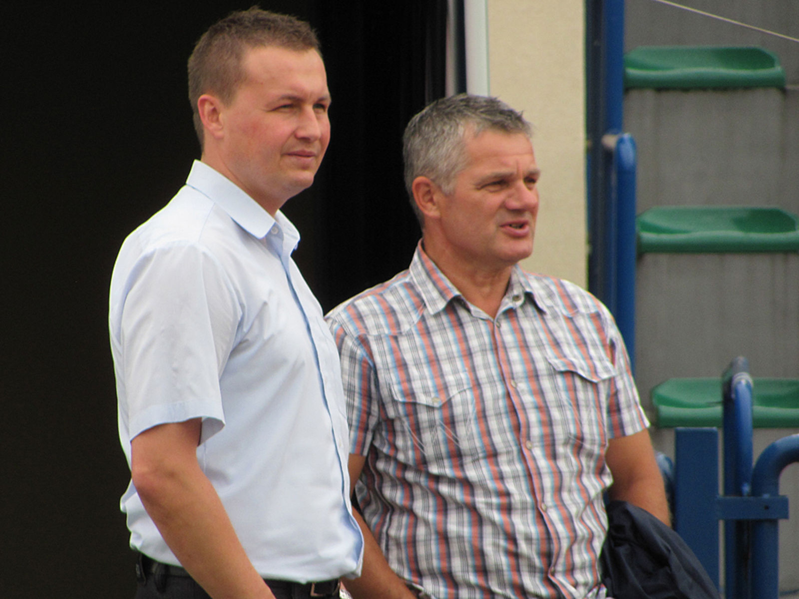 Ryszard Borkowski (z lewej) nie jest już trenerem Mazura Ełk. Fot. Paweł Piekutowski