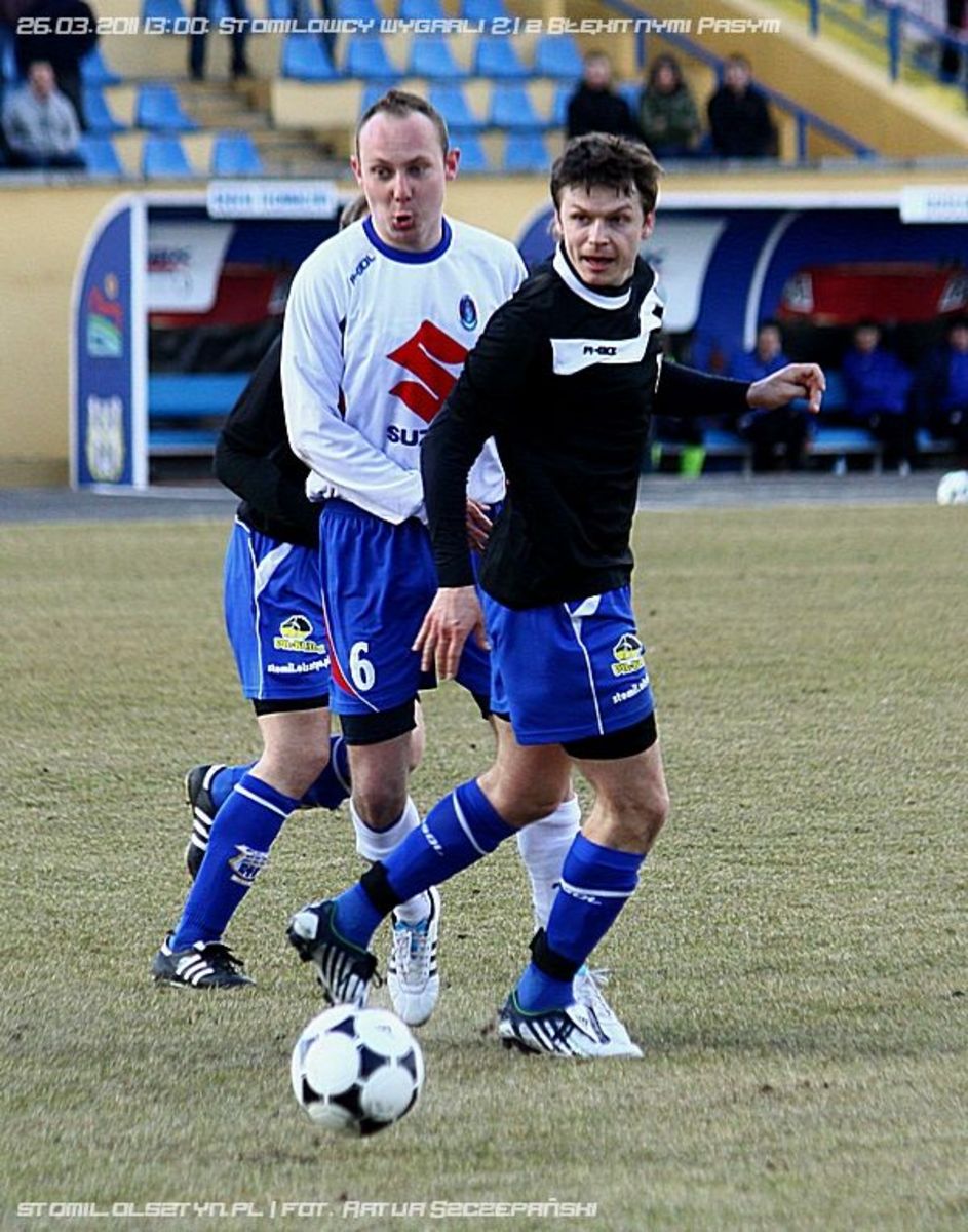 Marcin Gołębiewski (w jasnej koszulce) i Jacek Gabrusewicz strzelili po jednej bramce. Fot. Artur Szczepański