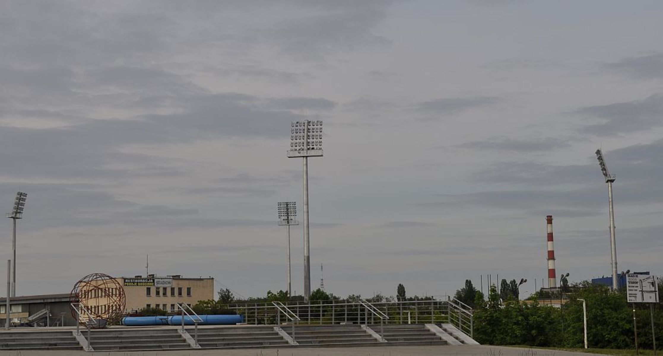 Jupitery na stadionie Stomilu Olsztyn. Fot. Emil Marecki