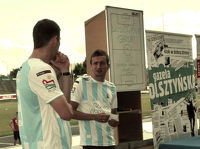 Piłkarze pomogli w losowaniu Turnieju Dzikich Drużyn "Gazety Olsztyńskiej"
