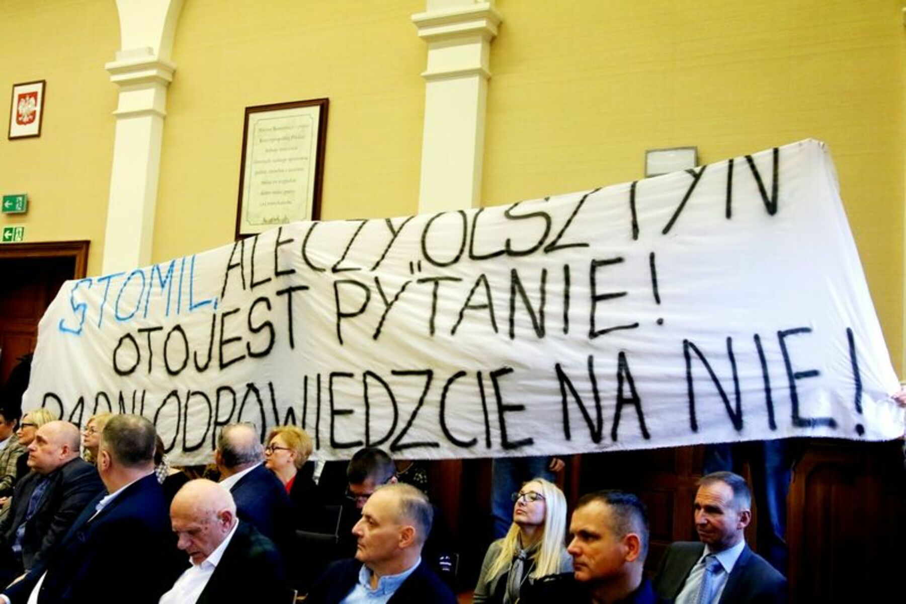 Transparent kibiców Stomilu na sesji Rady Miasta, fot. Emil Marecki.