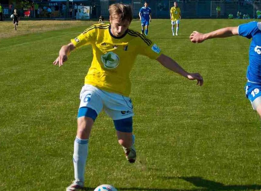 W pierwszej połowie Anton Kołosow był blisko strzelenia gola na 1:0 dla Olimpii. Fot. Michał Kuna