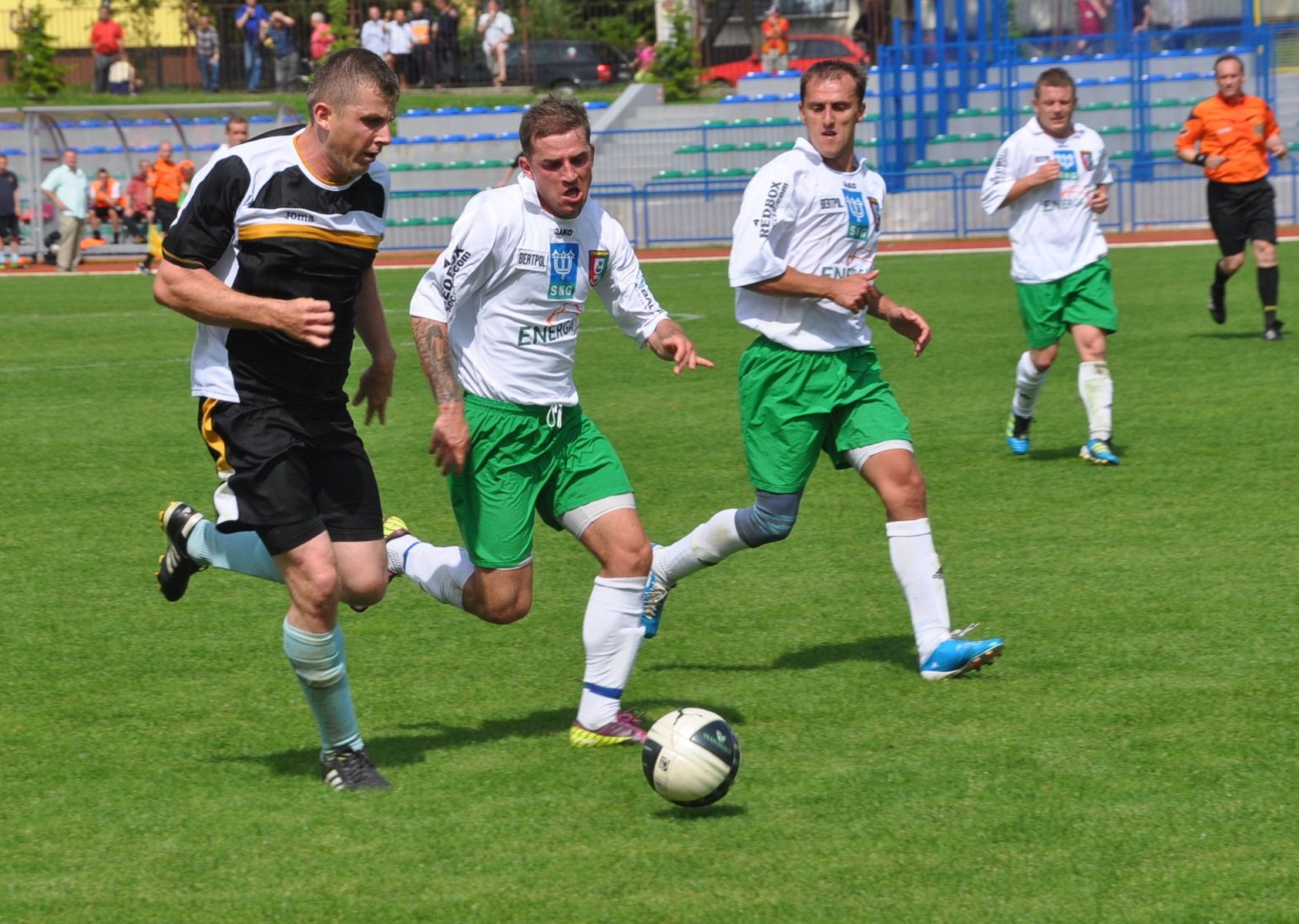 Aleksander Lipowski (z lewej) po rezygnacji z gry w Płomieniu został grającym trenerem A-klasowych Śniardw Orzysz.  Fot. Łukasz Szymański 