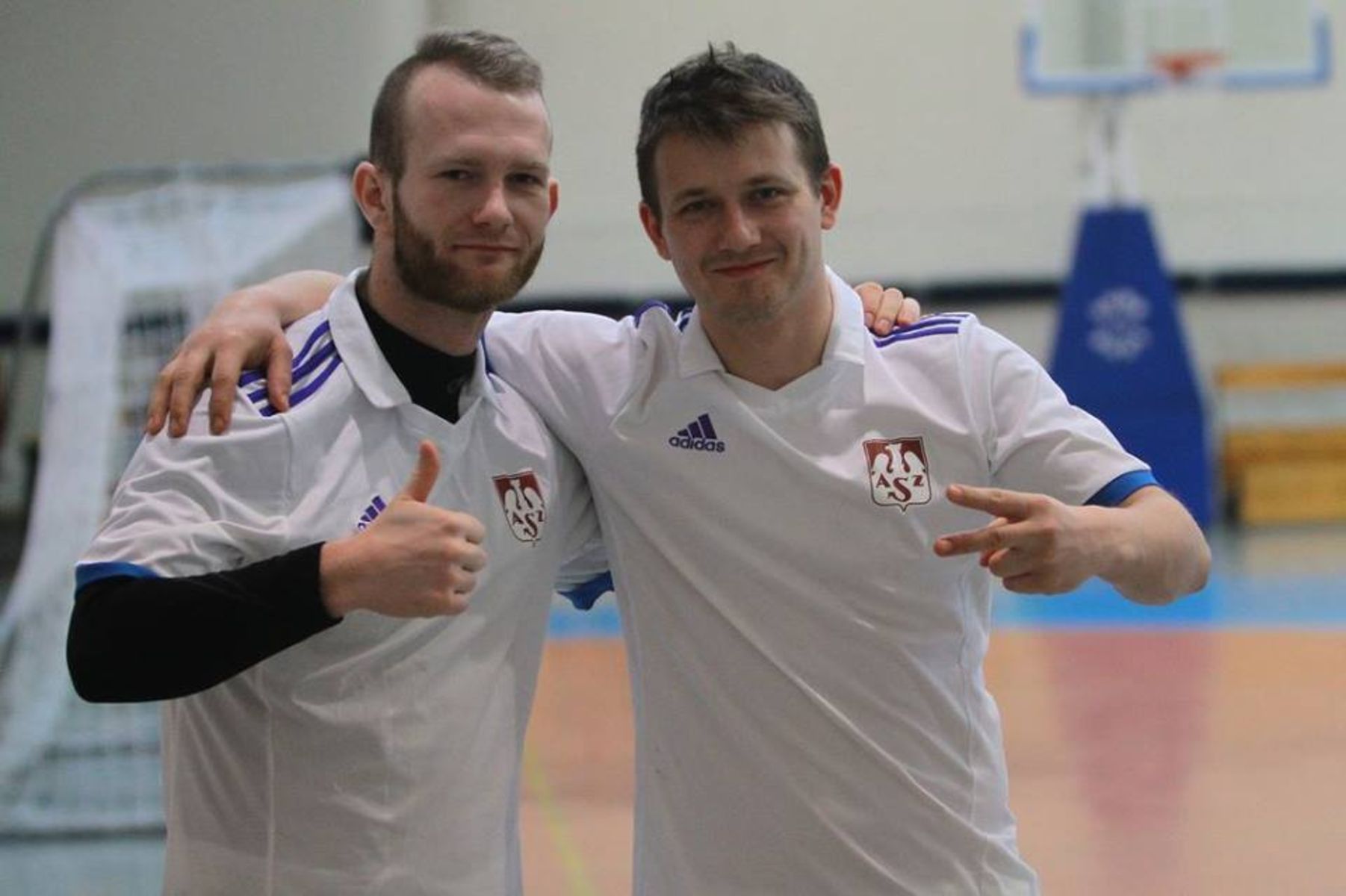 Andrzej Skindel  (z prawej) w barwach AZS UWM Olsztyn. Fot. AZS Uniwersytet Warszawski